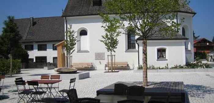 Römischer Grabstein in Kirche